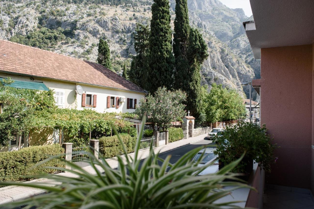 Cozy 2Br Apartment, 3 Min To The Old Town Kotor Bagian luar foto